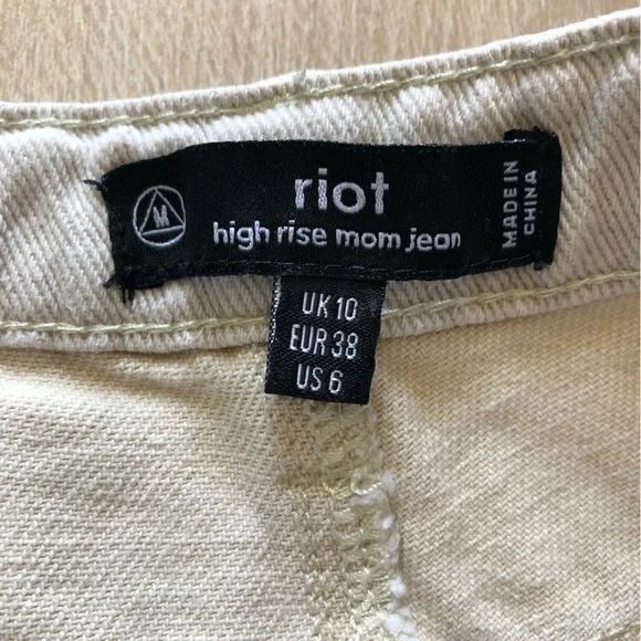 Missguided Riot Neutral Patched High Rise Mom Jean Size 6 - Picture 8 of 14